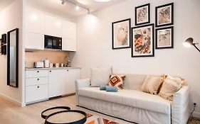 Wola Cosy White Apartment