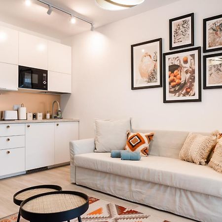 Wola Cosy White Apartment Варшава Экстерьер фото