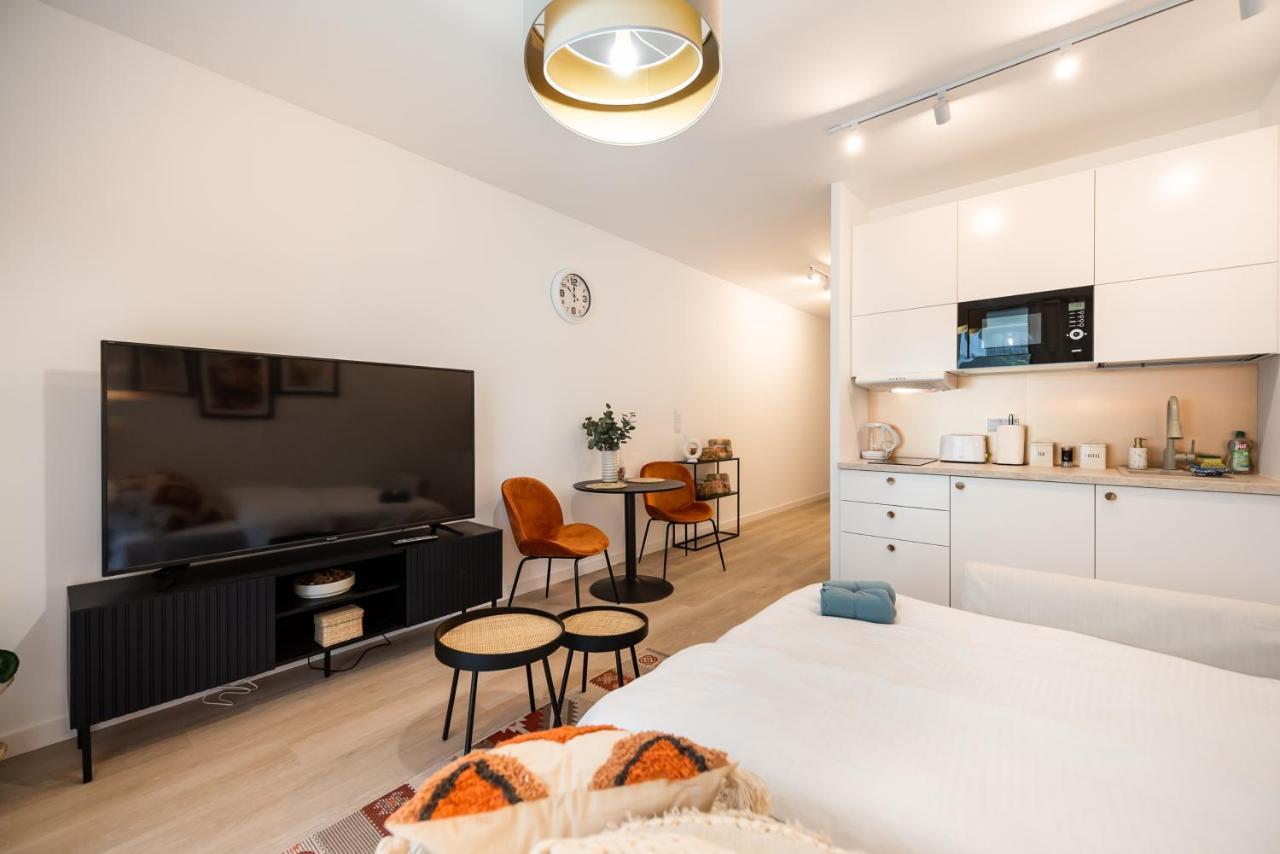 Wola Cosy White Apartment Варшава Экстерьер фото