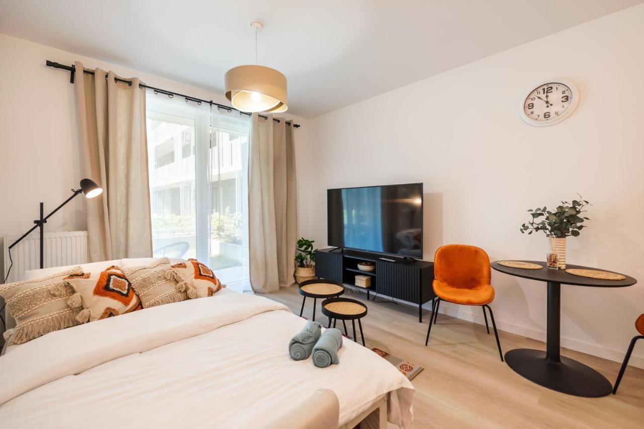 Wola Cosy White Apartment Варшава Экстерьер фото