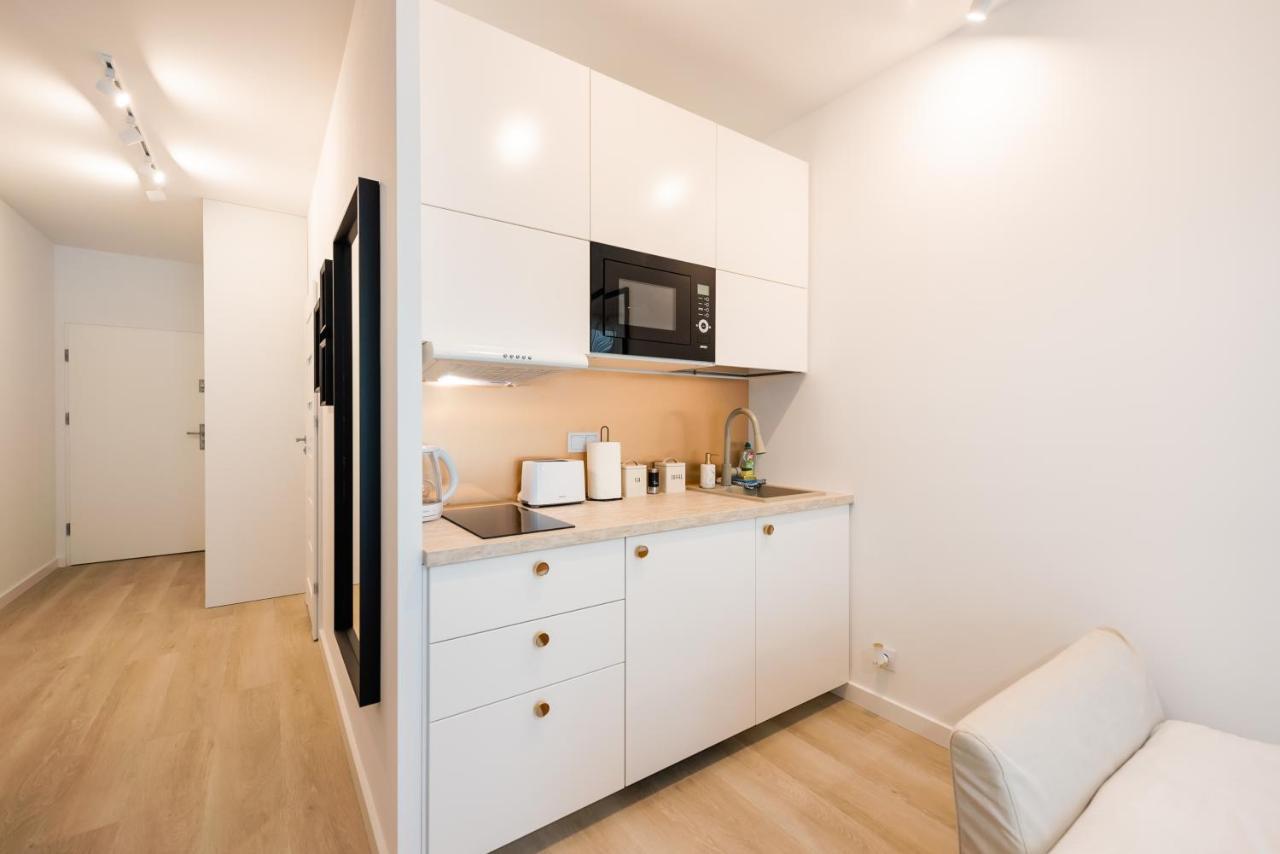 Wola Cosy White Apartment Варшава Экстерьер фото