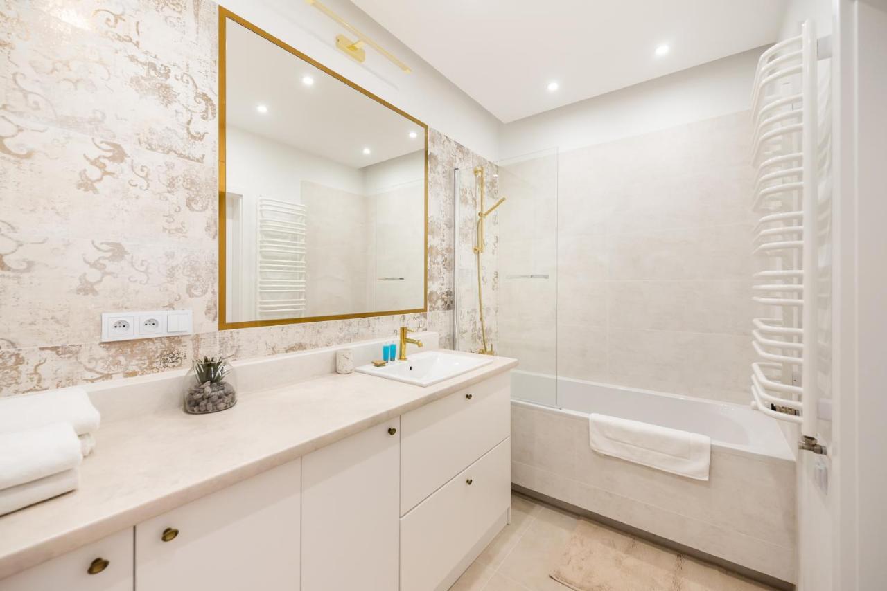 Wola Cosy White Apartment Варшава Экстерьер фото